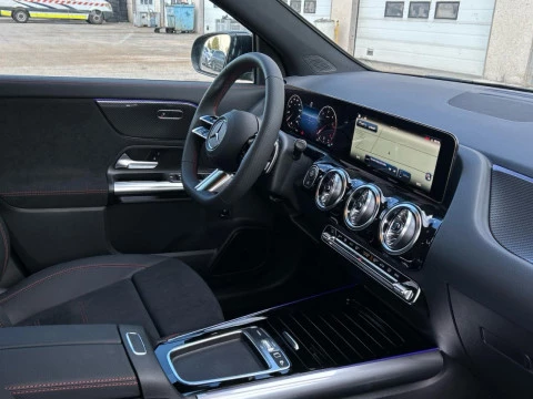 Mercedes-Benz GLA  200 D