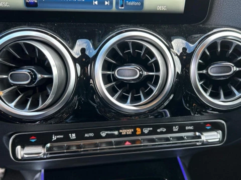 Mercedes-Benz GLA  200 D