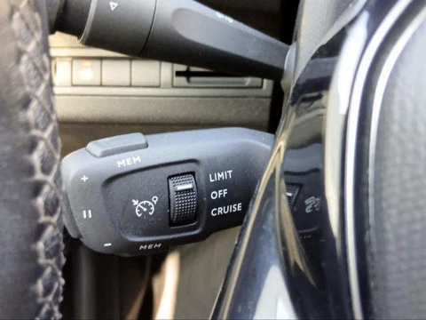 Peugeot 3008 PureTech 130 S&S Allure Pack 96 kW (130 CV)