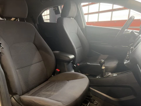Kia Rio 1.2 CVVT Tech 62 kW (84 CV)