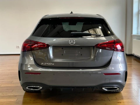 Mercedes-Benz Clase A A 250 e con tecnologia hibrida EQ