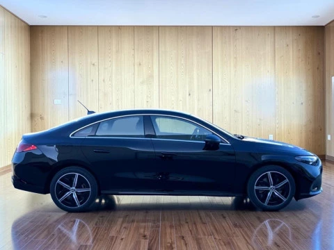 Mercedes-Benz CLA  200 con tecnologia EQ