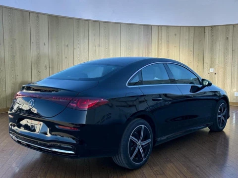 Mercedes-Benz CLA  200 con tecnologia EQ