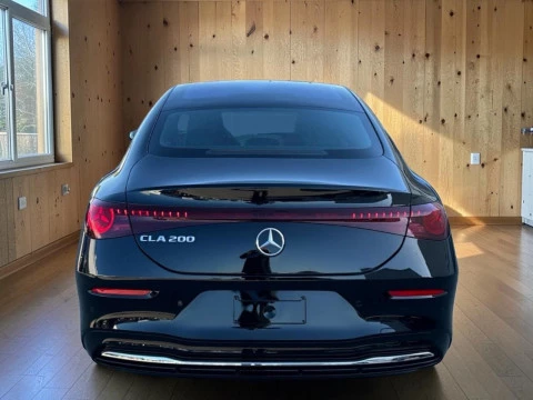 Mercedes-Benz CLA  200 con tecnologia EQ