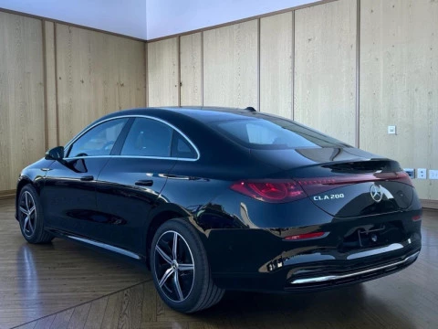 Mercedes-Benz CLA  200 con tecnologia EQ