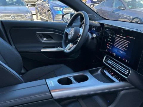 Mercedes-Benz CLA  200 con tecnologia EQ