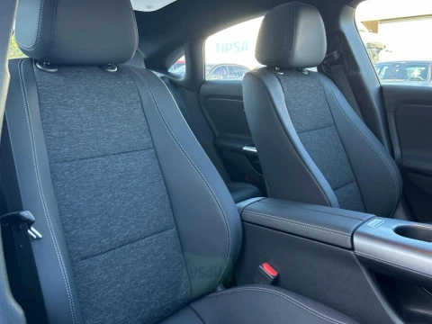 Mercedes-Benz CLA  200 con tecnologia EQ