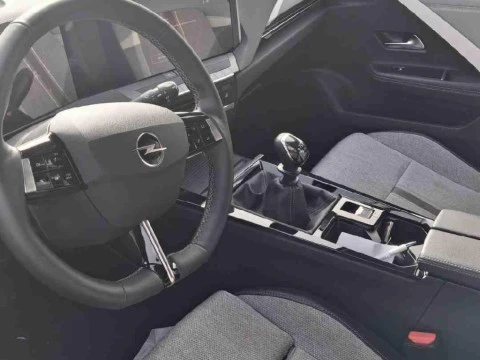 Opel Astra Nuevo Astra 5P Elegance 1.2T XHT MT6 S/S 130 HP (9