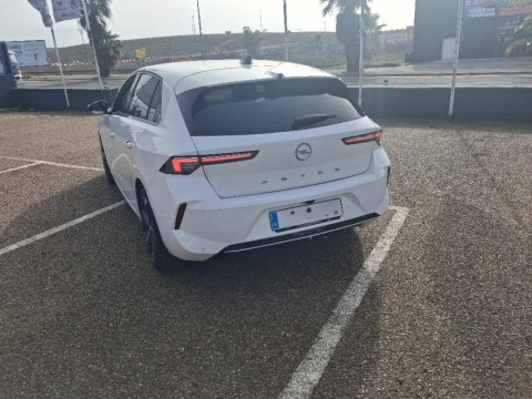 Opel Astra Nuevo Astra 5P Elegance 1.2T XHT MT6 S/S 130 HP (9