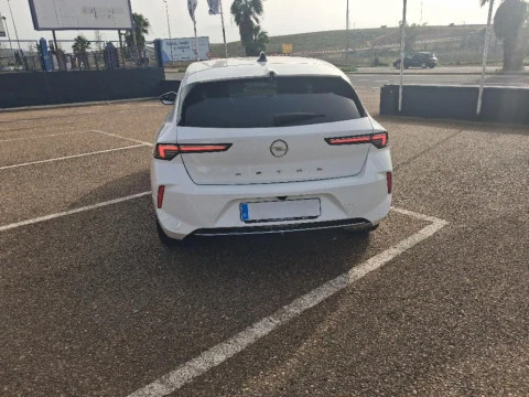 Opel Astra Nuevo Astra 5P Elegance 1.2T XHT MT6 S/S 130 HP (9