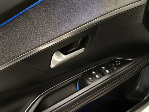 Peugeot 3008 PureTech 130 SANDS GT Line EAT8 96 kW (130 CV)