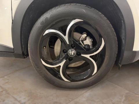 Alfa Romeo Junior Ibrida Speciale 100kW (136CV)