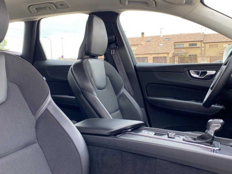 Volvo XC60 2.0 D4 MOMENTUM AUTO 5P