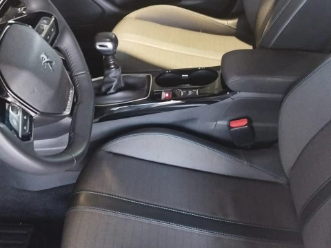 Peugeot 2008 Allure Puretech 100 S&S 6 Vel. MAN