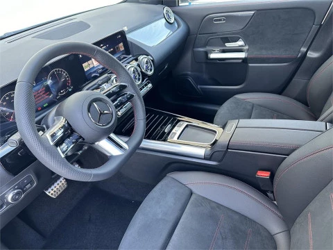 Mercedes-Benz GLA 250 e con tecnología híbrida EQ