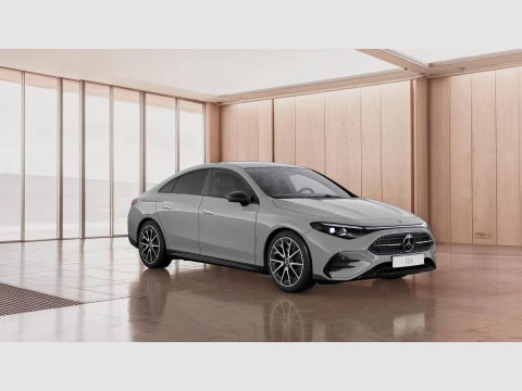 Mercedes-Benz CLA  180 con tecnologia hibrida