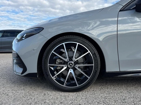 Mercedes-Benz CLA  180 con tecnologia hibrida