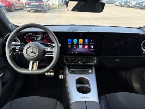 Mercedes-Benz CLA  180 con tecnologia hibrida