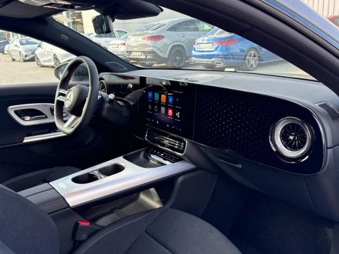 Mercedes-Benz CLA  180 con tecnologia hibrida