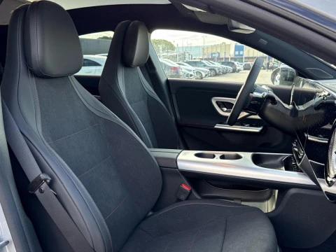 Mercedes-Benz CLA  180 con tecnologia hibrida