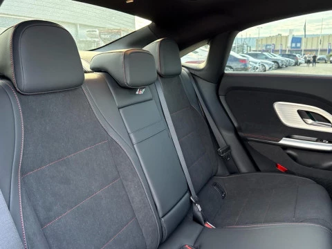 Mercedes-Benz CLA  180 con tecnologia hibrida
