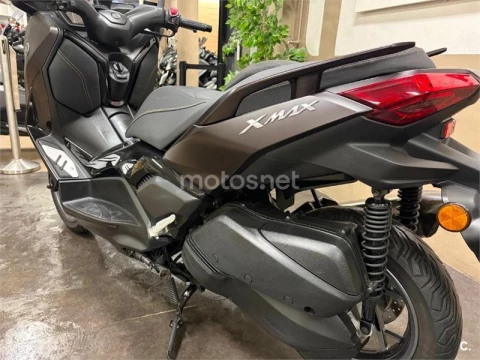 Yamaha XMAX 300