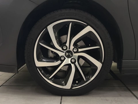 DS 3 PureTech 110 SANDS Givenchy Le Makeup 81 kW (110 CV)