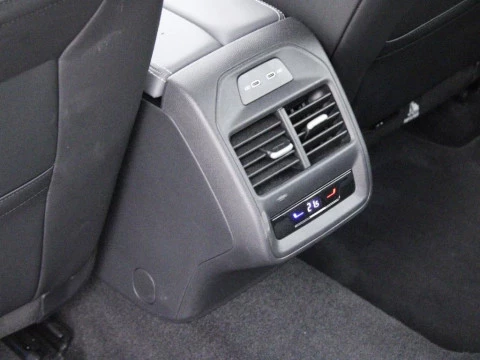 Volkswagen Passat BUSINESS 1.5 ETSI 110 KW (150 CV) AUTOMáTICO DSG 7 VEL.