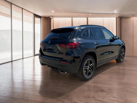 Mercedes-Benz GLA  250 e con tecnologia hibrida EQ