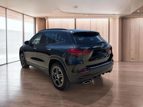 Mercedes-Benz GLA  250 e con tecnologia hibrida EQ