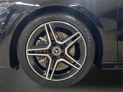 Mercedes-Benz CLA 200 D DCT Shooting Brake