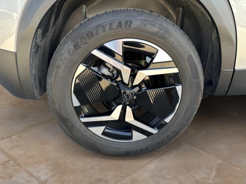 Peugeot 2008 Allure Gasolina 100 S&S 6 Vel. MAN