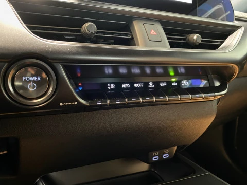 Lexus UX 2.0 300h UX Plus