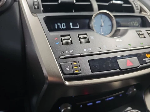 Lexus NX 2.5 300h Premium 2WD