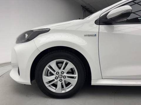 Toyota Yaris 1.5 120H Business Plus