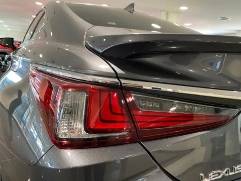 Lexus ES 2.5 300h Luxury