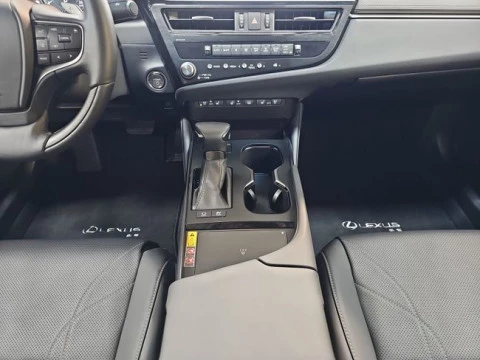 Lexus ES 2.5 300h Luxury