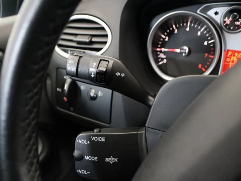 Ford FOCUS 1.6 TREND AUTO 5P