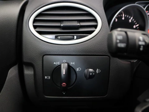 Ford FOCUS 1.6 TREND AUTO 5P