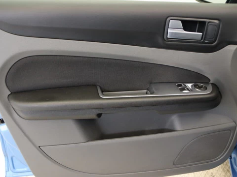 Ford FOCUS 1.6 TREND AUTO 5P