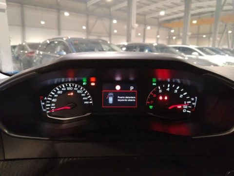 Peugeot 2008 Allure BlueHDI 130 S&S EAT8