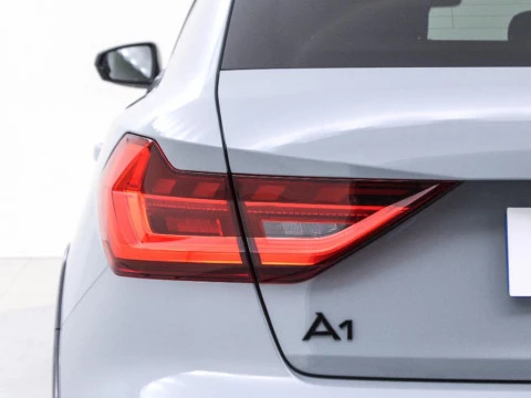 Audi A1 1.5 35 TFSI S TR ADRENAL BLACK ALLSTREET 150 5P