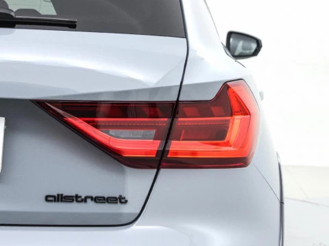 Audi A1 1.5 35 TFSI S TR ADRENAL BLACK ALLSTREET 150 5P