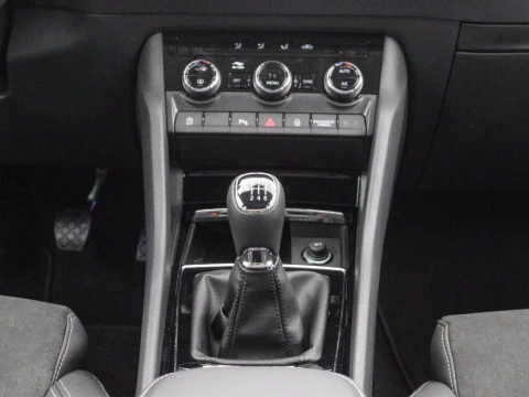 Skoda Karoq KAROQ SELECTION 1,5 TSI 110 KW (150 CV) MANUAL 6 VEL.