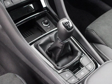 Skoda Karoq KAROQ SELECTION 1,5 TSI 110 KW (150 CV) MANUAL 6 VEL.