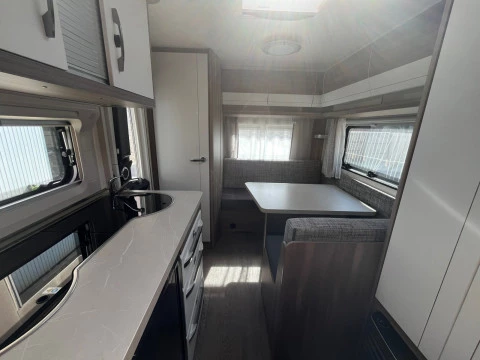 HOBBY LUXE 390 SF ONTOUR