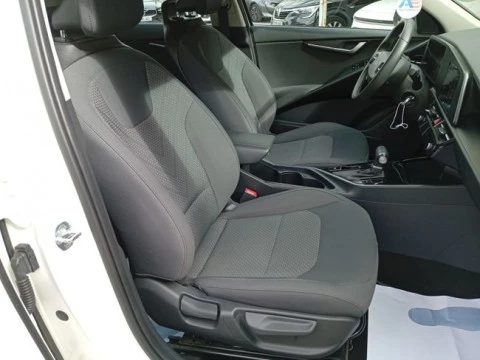 Kia Niro 1.6 GDi HEV 104kW (141CV) Concept