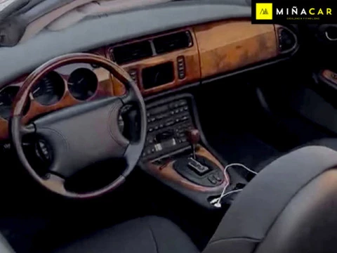 Jaguar XK8 4.0 Coupe XKR 276 kW (370 CV)