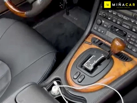 Jaguar XK8 4.0 Coupe XKR 276 kW (370 CV)