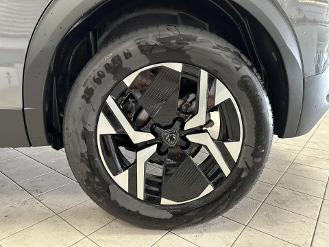 Peugeot 2008 Allure Gasolina 100 S&S 6 Vel. MAN